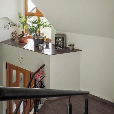 شقة 2 Bedroom Cozy In